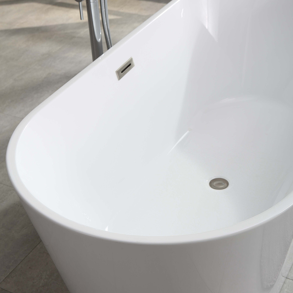 White oval acrylic freestanding bathtub